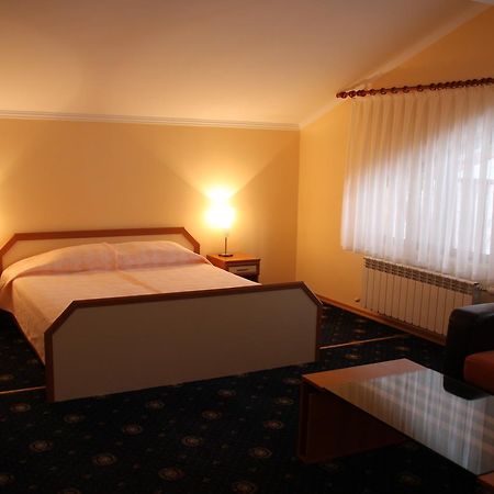 Kovanlika Hotel Razgrad Extérieur photo