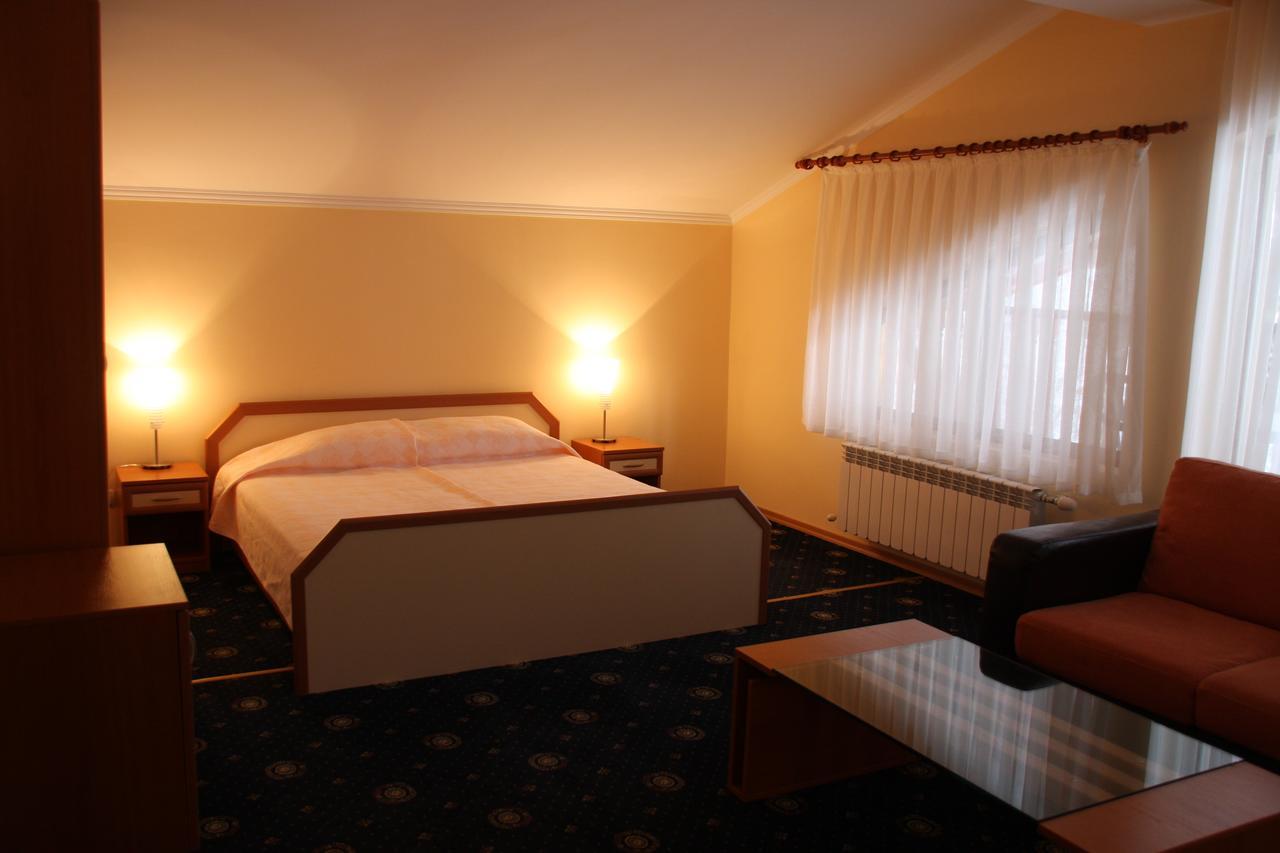 Kovanlika Hotel Razgrad Extérieur photo